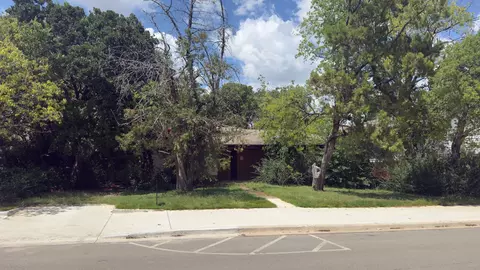 700 W Sycamore St, Denton, TX 76201
