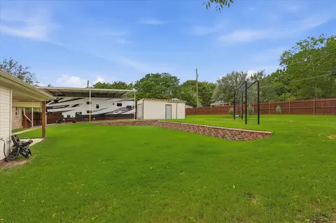 Exterior - 306 Oak Dr, Argyle, TX 76226 photo 9 of 10
