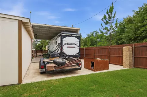 Exterior - 306 Oak Dr, Argyle, TX 76226 photo 7 of 10