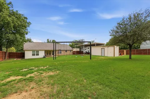 Exterior - 306 Oak Dr, Argyle, TX 76226 photo 8 of 10