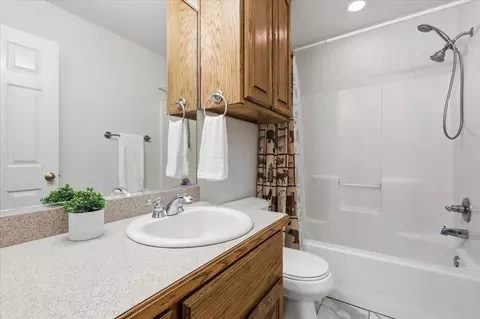 Bath - 306 Oak Dr, Argyle, TX 76226 photo 3 of 3