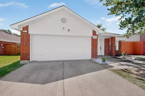 Exterior - 6009 Iris Dr, Rowlett, TX 75089 photo 4 of 9