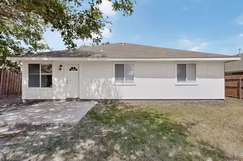 Exterior - 6009 Iris Dr, Rowlett, TX 75089 photo 5 of 9