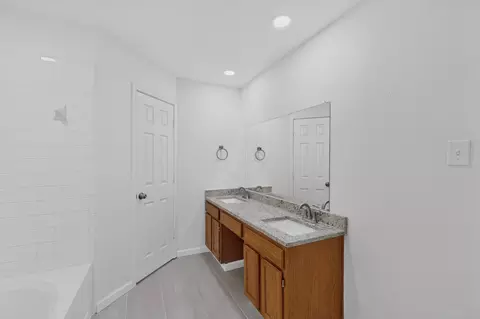 Bath - 6009 Iris Dr, Rowlett, TX 75089 photo 1 of 5