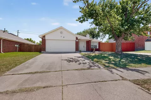 Exterior - 6009 Iris Dr, Rowlett, TX 75089 photo 2 of 9