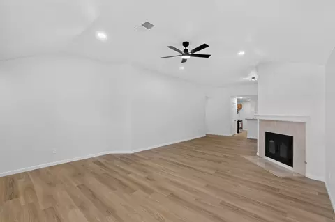 Living - 6009 Iris Dr, Rowlett, TX 75089 photo 2 of 4