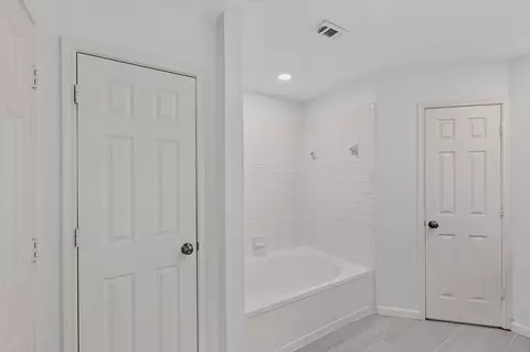 Bath - 6009 Iris Dr, Rowlett, TX 75089 photo 3 of 5