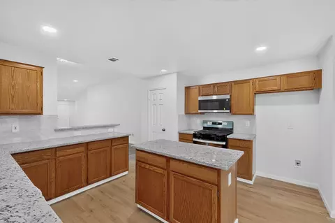 Kitchen - 6009 Iris Dr, Rowlett, TX 75089 photo 3 of 4