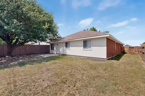 Exterior - 6009 Iris Dr, Rowlett, TX 75089 photo 6 of 9