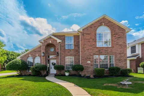 801 Cobblestone Dr, Lewisville, TX 75067
