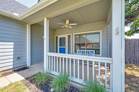 100 S Lakeview Dr, Lake Dallas, TX 75065