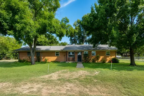103 E Mckinley Ave, Whitney, TX 76692