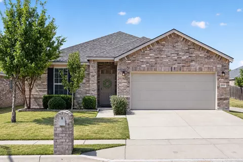 10005 Amosite Dr, Fort Worth, TX 76131