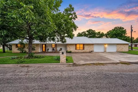 401 N Avenue V, Clifton, TX 76634