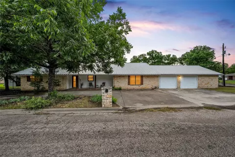 401 N Avenue V, Clifton, TX 76634