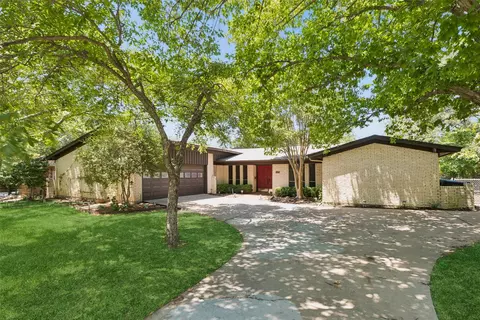 1928 Loma Linda Ct, Fort Worth, TX 76112