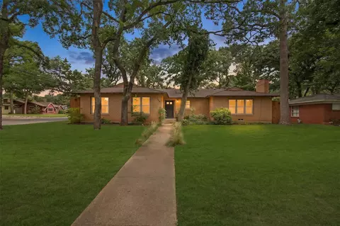 1200 Barker St, Arlington, TX 76012