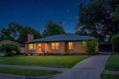 2210 Dugald Pl, Dallas, TX 75216