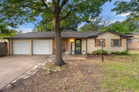 305 NE Todd St, Burleson, TX 76028