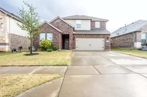 3235 Hunters Glen Dr, Aubrey, TX 76227
