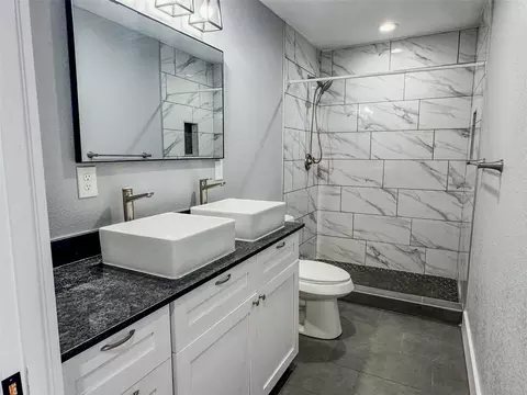 Bath - 1232 Kennie Dr, Commerce, TX 75428 photo 2 of 3
