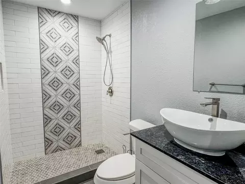Bath - 1232 Kennie Dr, Commerce, TX 75428 photo 3 of 3