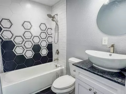 Bath - 1232 Kennie Dr, Commerce, TX 75428 photo 1 of 3