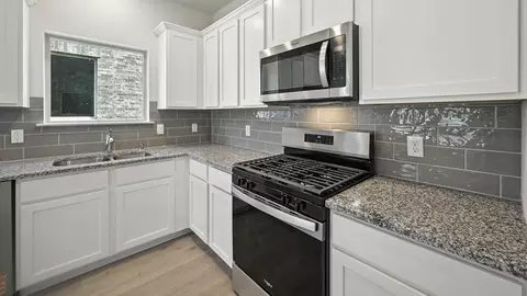 Kitchen - 2124 Chloe Ln, Anna, TX 75409 photo 5 of 5