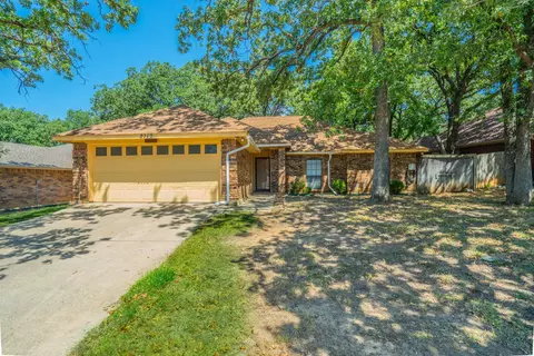 2119 Turf Club Dr, Arlington, TX 76017