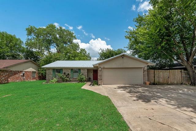802 N Spears St, Alvarado, TX 76009