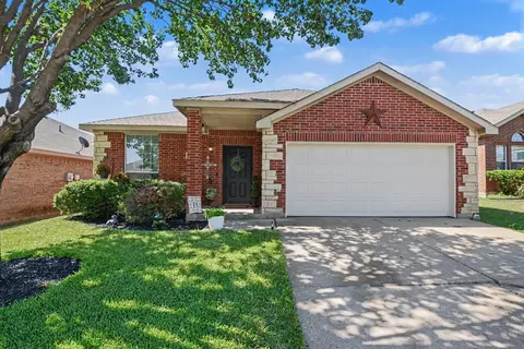 4932 Spur Ridge Ct, Fort Worth, TX 76244