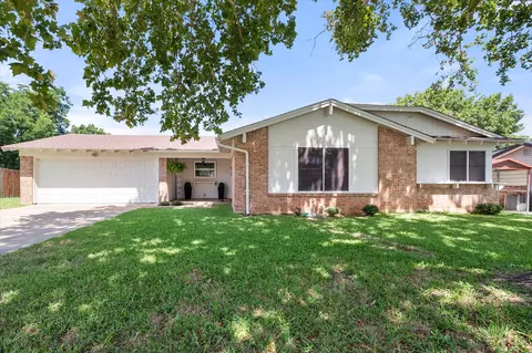 806 Ridgeway Rd, Joshua, TX 76058