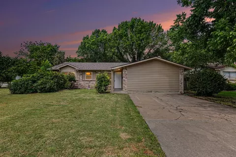 3001 Harvard St N, Irving, TX 75062