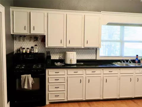 203 E Bennett St, Strawn, TX 76475 photo 8