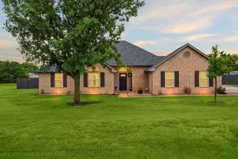 1116 W Sharpshire Dr, Waxahachie, TX 75165
