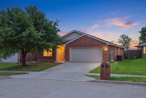 2665 Gardendale Dr, Fort Worth, TX 76120