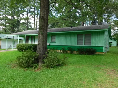 Exterior - 107 NE 5th St, Springhill, LA 71075 photo 3 of 7