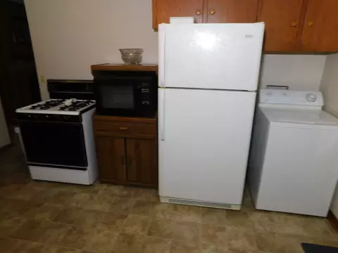 Kitchen - 107 NE 5th St, Springhill, LA 71075 photo 2 of 2
