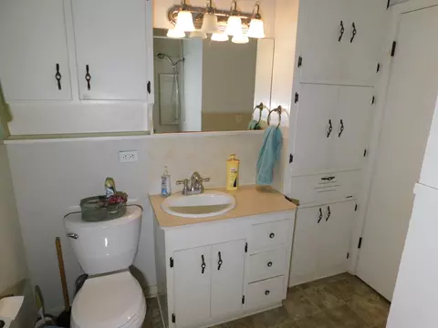 Bath - 107 NE 5th St, Springhill, LA 71075 photo 1 of 2