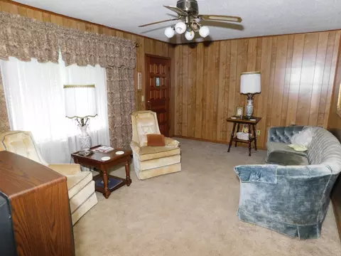 Living - 107 NE 5th St, Springhill, LA 71075 photo 1 of 2