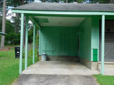 Exterior - 107 NE 5th St, Springhill, LA 71075 photo 4 of 7