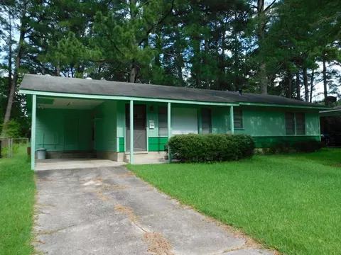 Exterior - 107 NE 5th St, Springhill, LA 71075 photo 2 of 7
