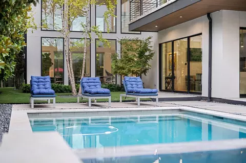 423 W Colorado Blvd, Dallas, TX 75208