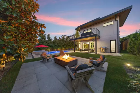423 W Colorado Blvd, Dallas, TX 75208
