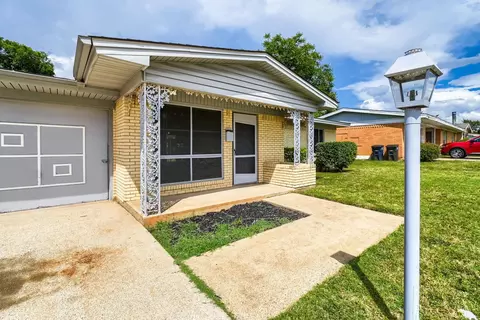 1405 Oak Grove Rd, Fort Worth, TX 76134
