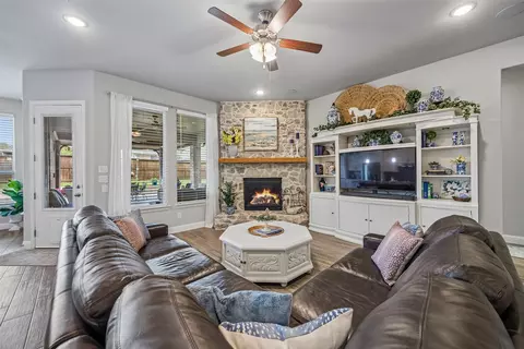 Living - 817 Harlan Ct, Murphy, TX 75094 photo 3 of 3