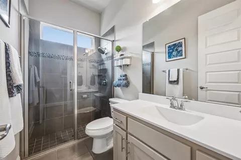 Bath - 817 Harlan Ct, Murphy, TX 75094 photo 3 of 5