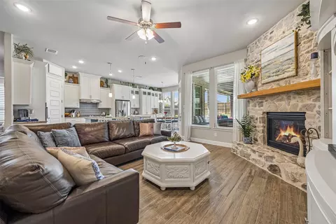 Living - 817 Harlan Ct, Murphy, TX 75094 photo 2 of 3