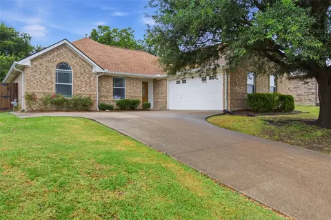 711 Oakmont Dr, Ennis, TX 75119