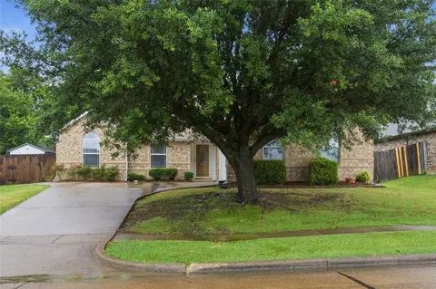 711 Oakmont Dr, Ennis, TX 75119